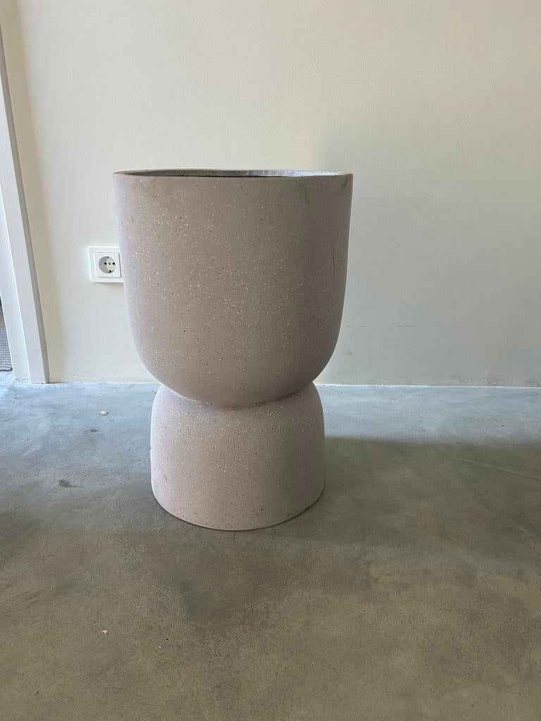 Bloempot lione, Tuin en Terras, Bloempotten, Rond, Binnen, Zo goed als nieuw, Aardewerk