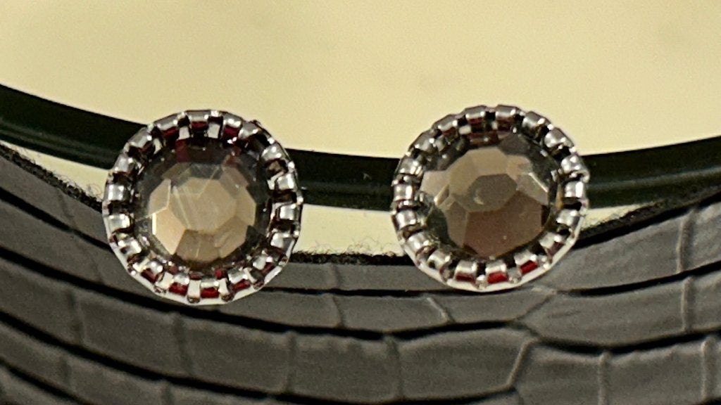 Zilverkleurige oorsteker met cirkel en steen, Overige materialen, Nieuw, Ophalen of Verzenden, Knopjes of Stekers