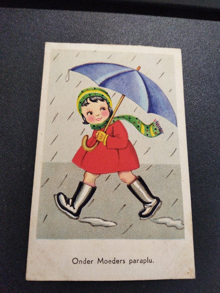 Vintage ansichtkaart onder moeders paraplu, Ophalen of Verzenden, 1940 tot 1960, Gelopen, Kinderen