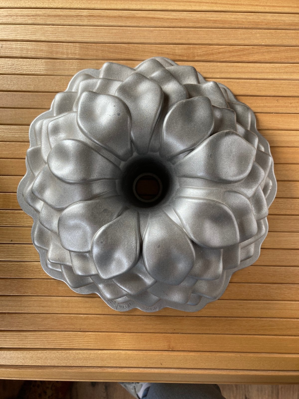 Nordic Ware Blossom Bundt bakvorm, Ophalen of Verzenden, Zo goed als nieuw, Taarten, Bakvorm