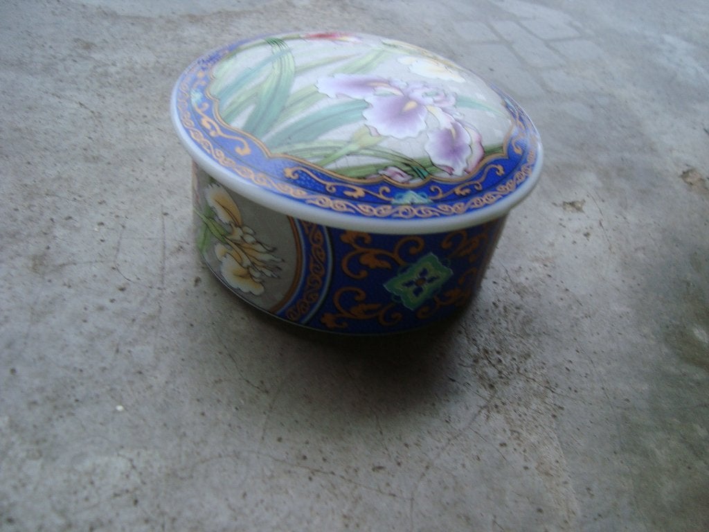 Porseleinen potje met deksel diameter is 10 cm en 5 cm hoog, Ophalen of Verzenden, Nieuw, Blauw