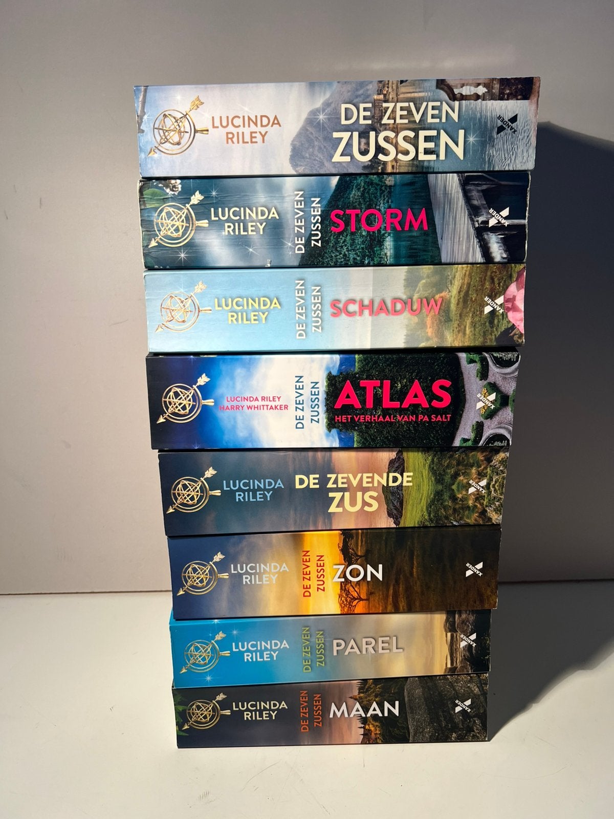 Complete serie De Zeven Zussen serie van Lucinda Riley, Boeken, Ophalen of Verzenden, Gelezen