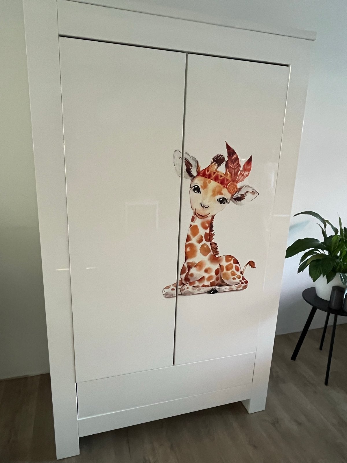 Witte kledingkast met giraffe sticker, Ophalen, Gebruikt, Kast, 50 tot 70 cm