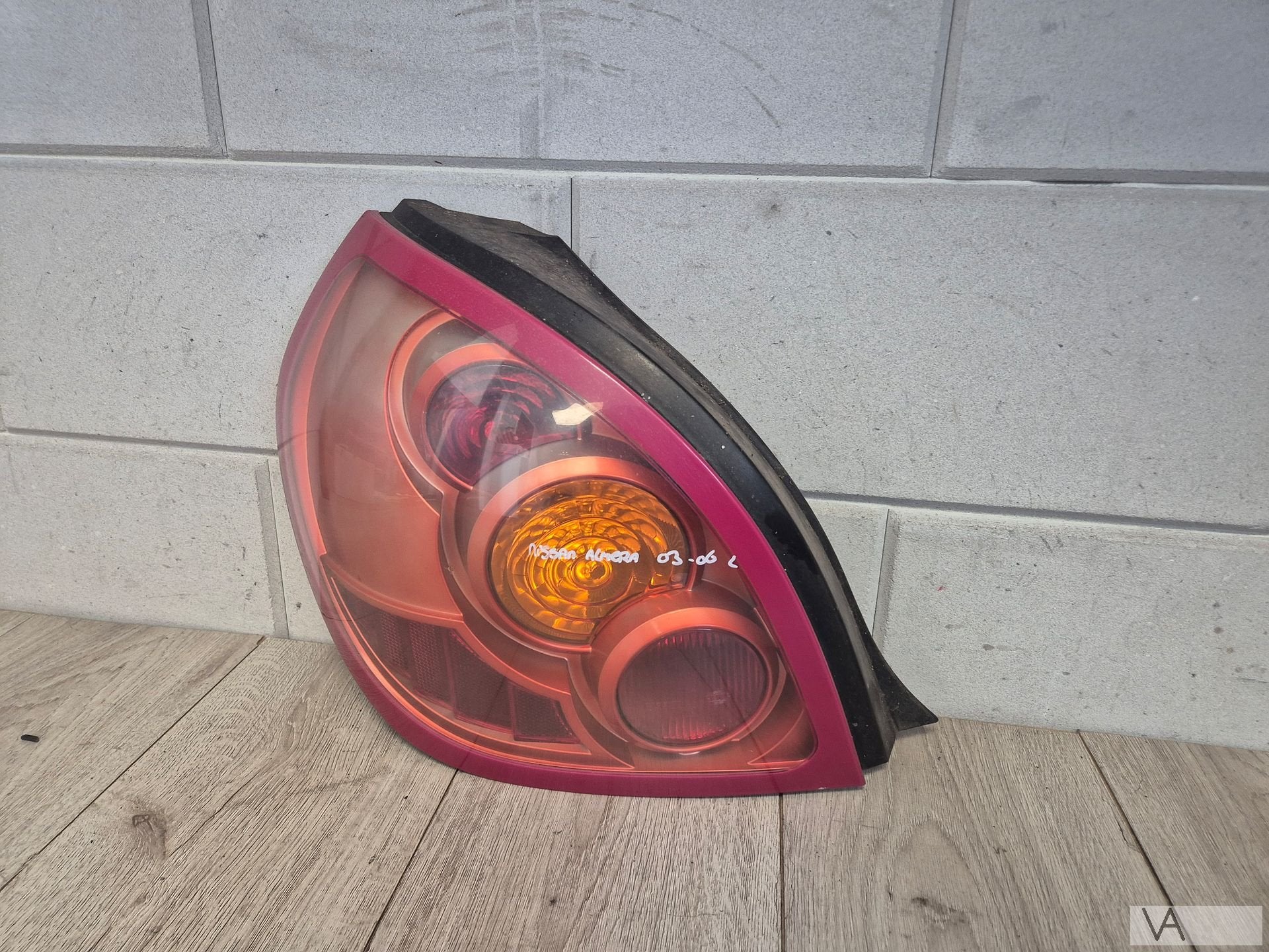 Achterlicht links van Nissan Almera hatchback 2003 - 2006, Auto-onderdelen, Gebruikt, -, -, Ophalen of Verzenden
