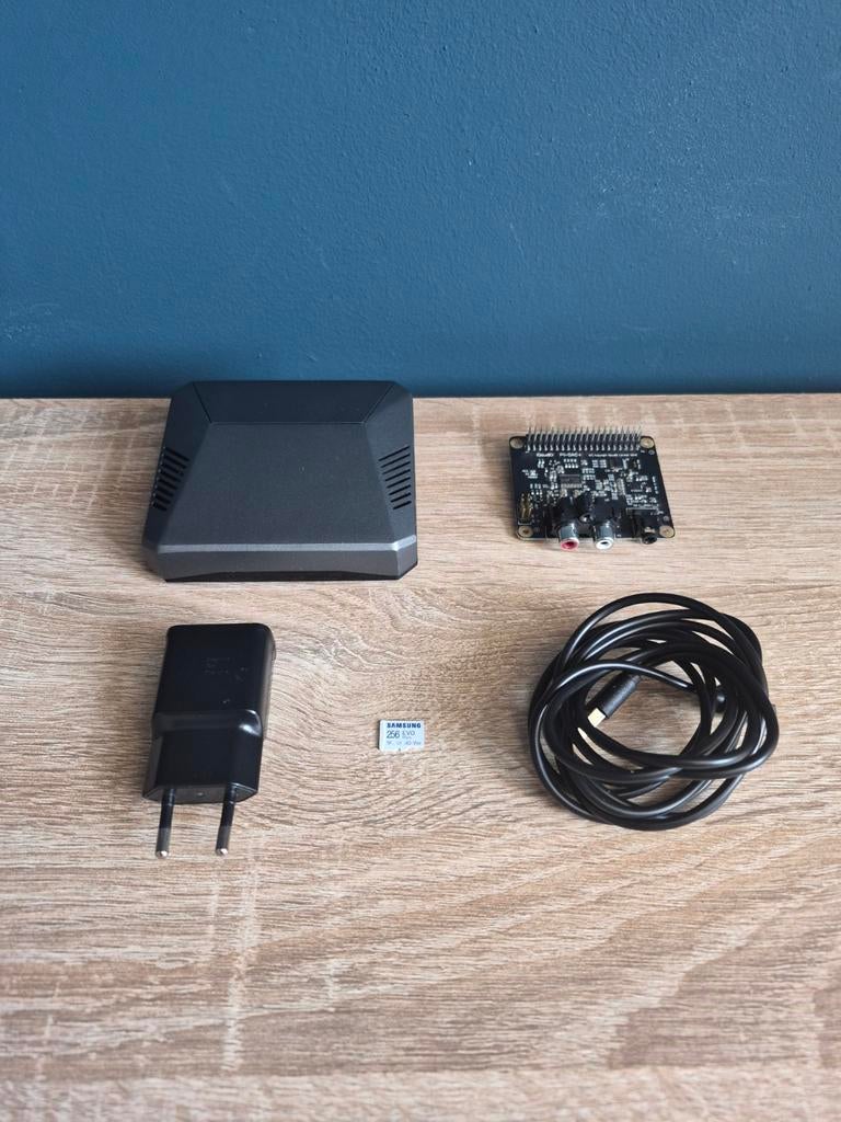 Raspberry pi 4 + case + pi-dac+ + 256gb sd, Ophalen, Zo goed als nieuw