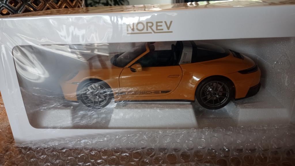 Norev Porsche 992 Targa Bahama Yellow, 1:18, Hobby en Vrije tijd, Modelauto's | 1:18, Ophalen of Verzenden, Nieuw, Norev