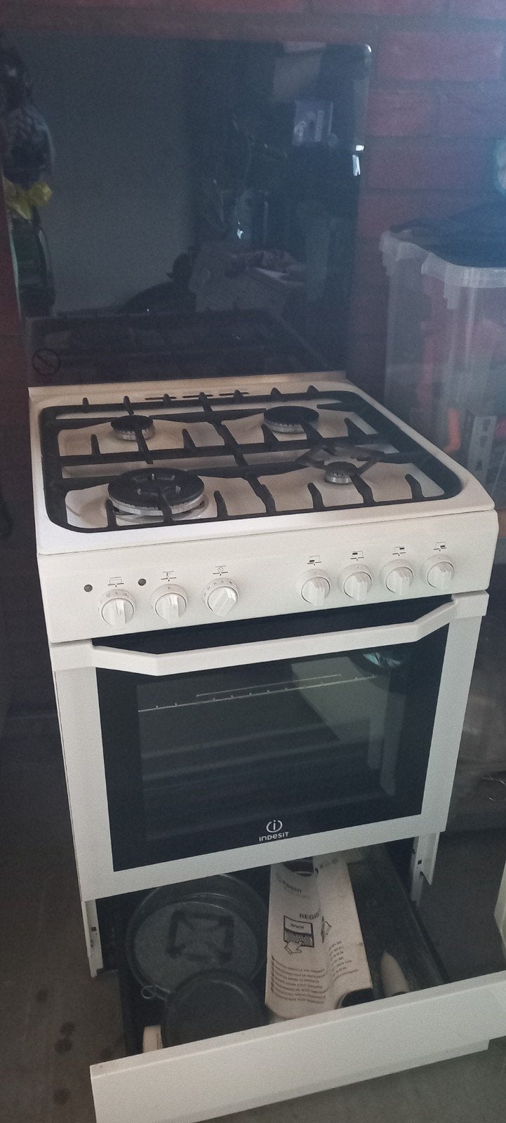 Indesit gasfornuis met glas elektrische oven - Zeer netjes g, Witgoed en Apparatuur, Ophalen, 4 kookzones, Zo goed als nieuw, Gas