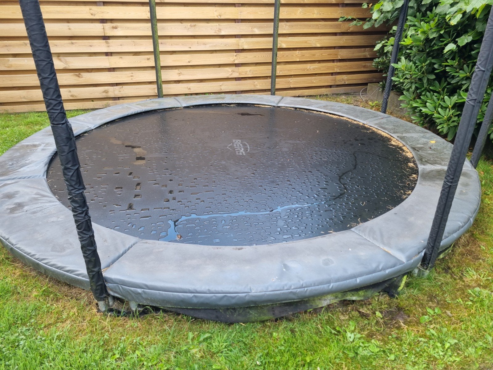Trampoline, Ophalen, Zo goed als nieuw