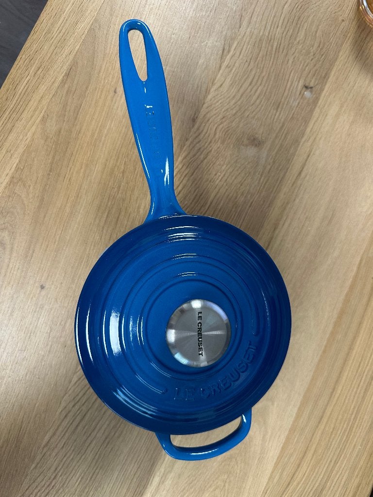 Le Creuset steelpan 16 CM kleur MARSEILLE, Huis en Inrichting, Keuken | Potten en Pannen, Ophalen of Verzenden, Nieuw, Gietijzer