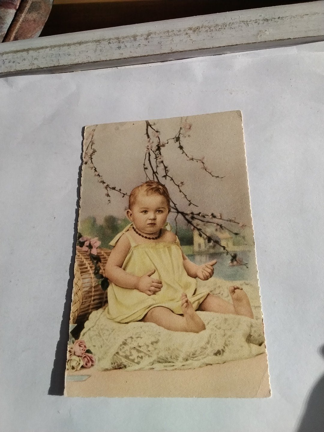 Antieke Franse Ansichtkaart - Baby in Gele Jurk, Ophalen of Verzenden, Voor 1920, Noord-Holland