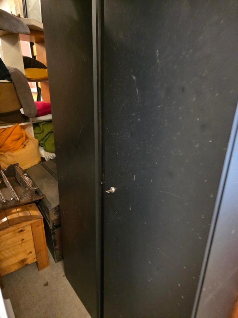 Metalen 2 deurs kast, Ophalen, ., 50 tot 100 cm, .