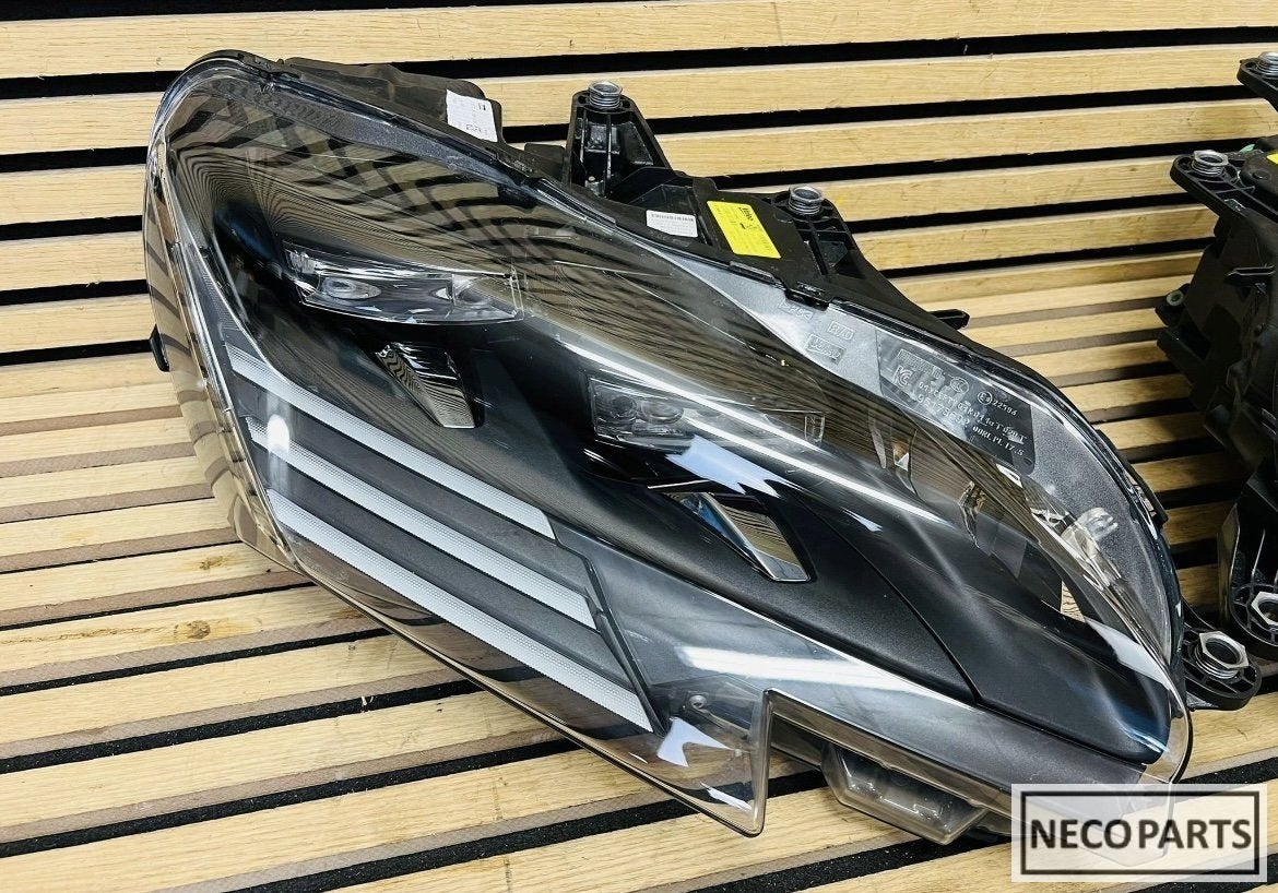 FERRARI SF90 XENON LED KOPLAMP RECHTS 816045 LEVERBAAR!!, Gebruikt, -, -, Ophalen of Verzenden