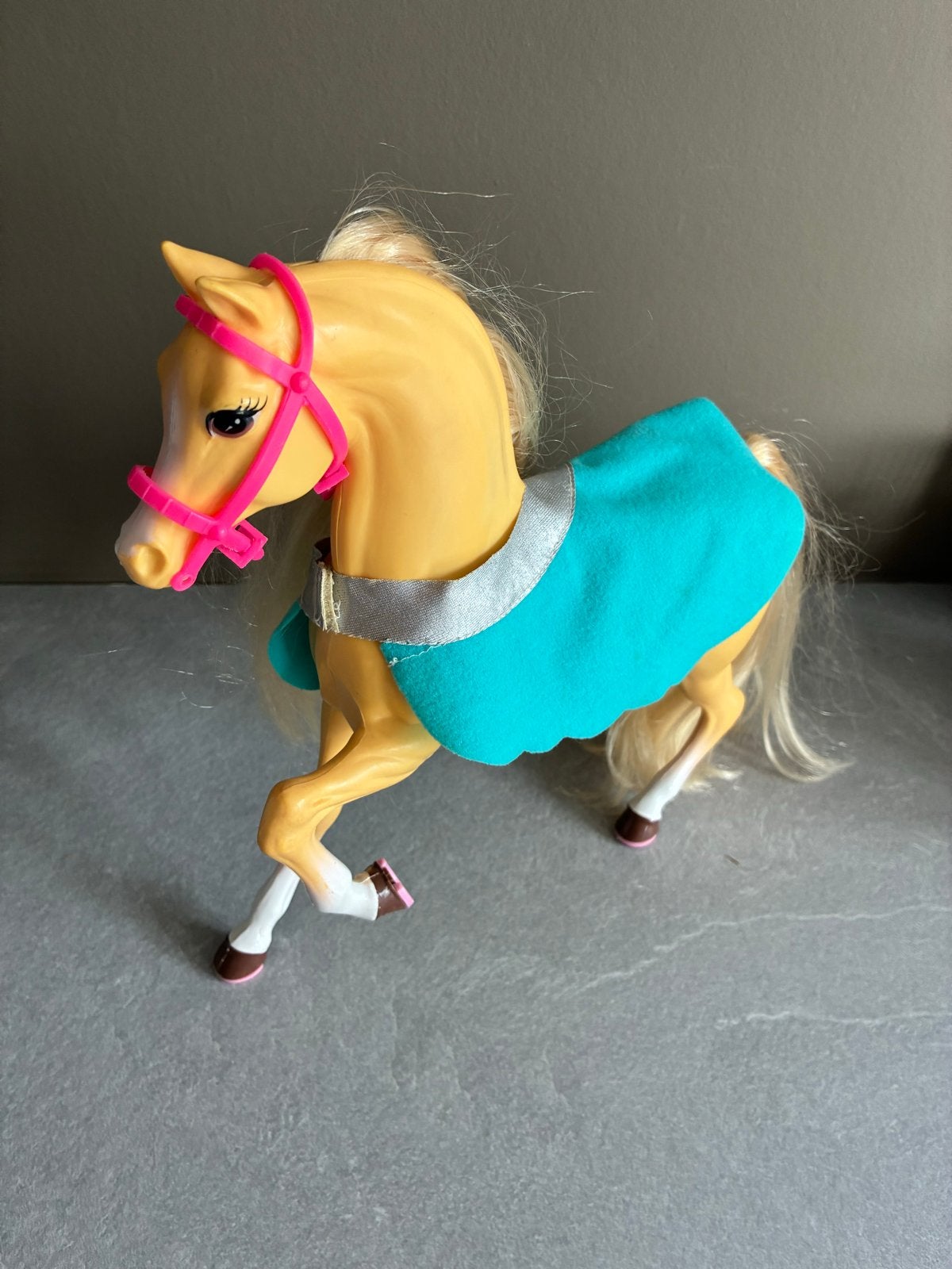 Barbie paard met afneembare hoeven en dekje