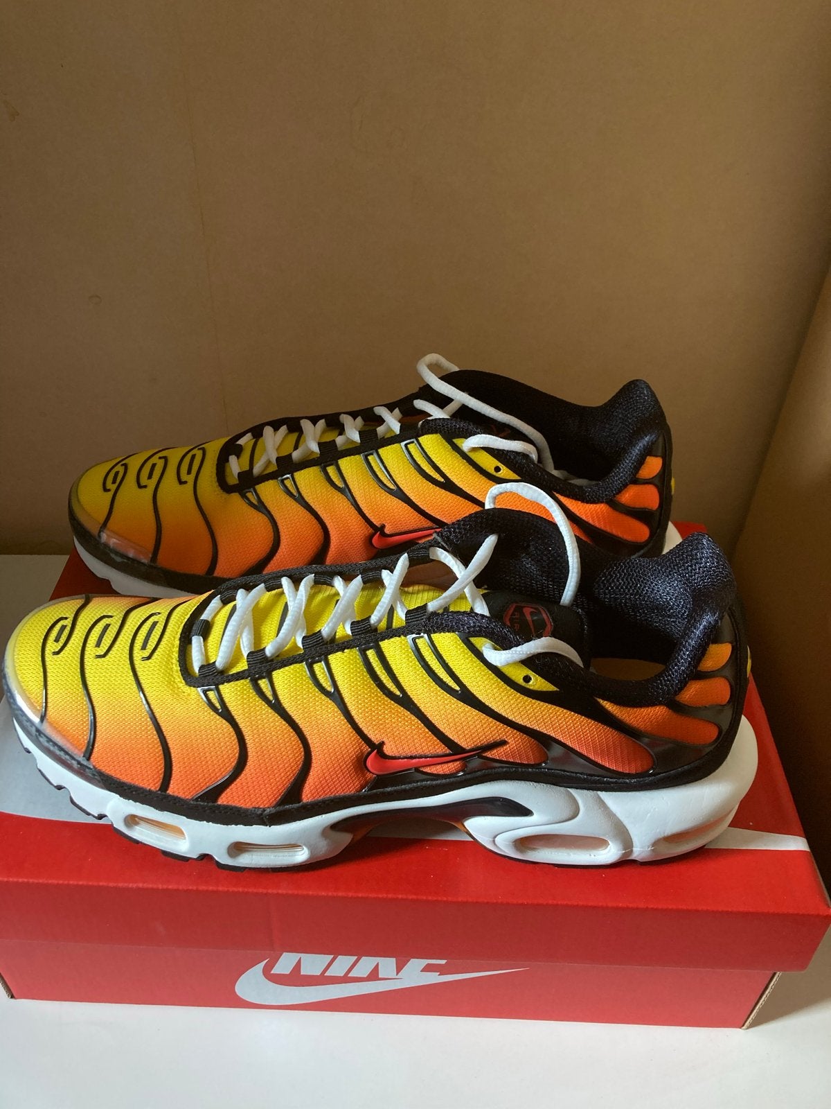 Nike Air Max Plus TN - Geel/Oranje/Zwart 44, Verzenden, Zo goed als nieuw, Overige kleuren, Sneakers of Gympen