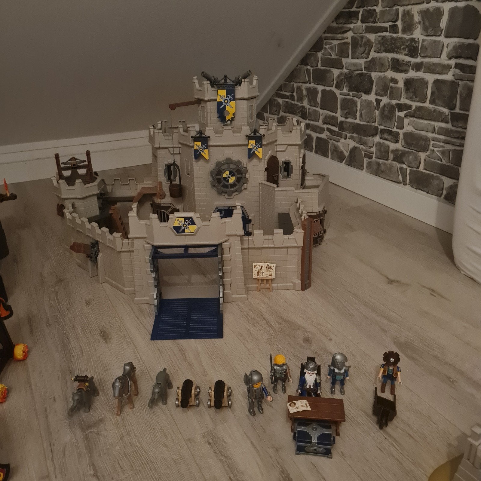2 Playmobil kastelen, piratenboot, piratenvesting en auto's., Complete set, Overige typen, Ophalen of Verzenden, Zo goed als nieuw