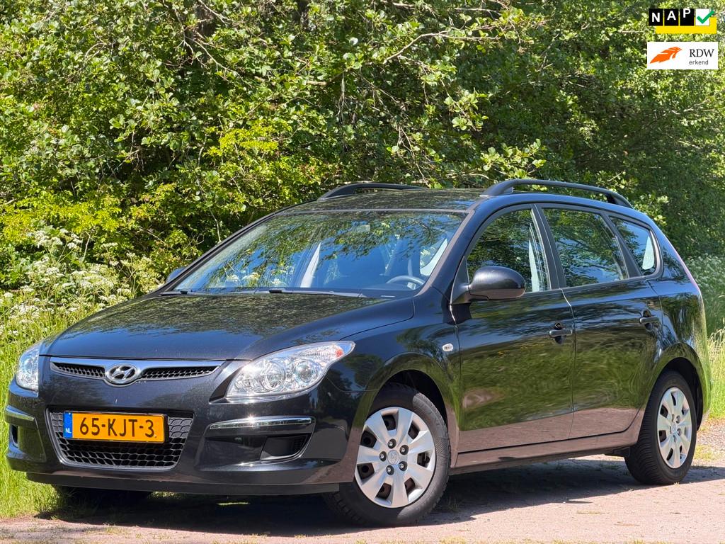 Hyundai I30 CW 1.6i / APK / GOED ONDERHOUDEN / RIJDT PERFECT, Auto's, Gebruikt, 1591 cc, 4 cilinders, Zwart