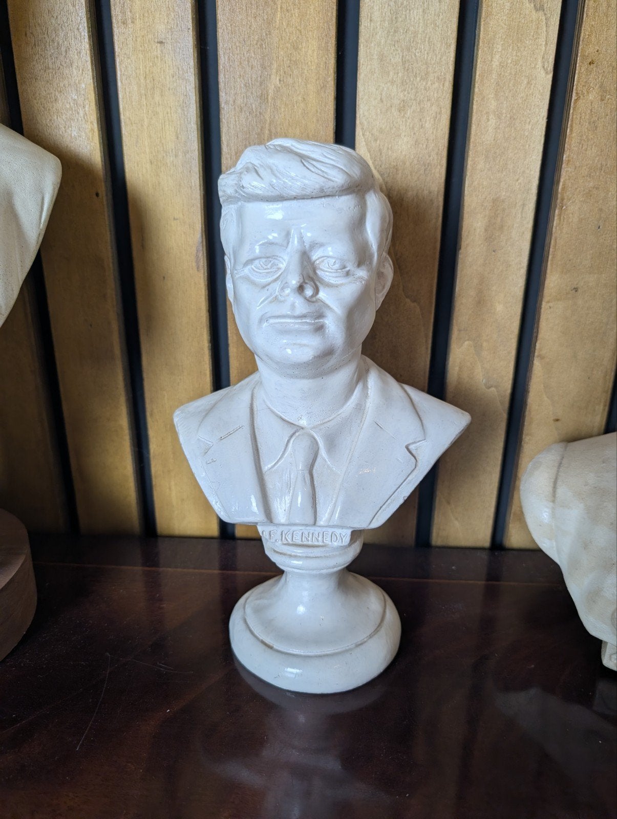 Buste/borstbeeld John F. Kennedy - Steen/Gips - 26cm hoog, Antiek en Kunst, Ophalen of Verzenden