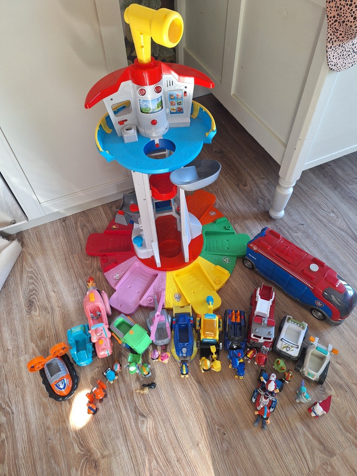 Paw Patrol Uitkijktoren met Voertuigen en Figuren, Ophalen, Gebruikt