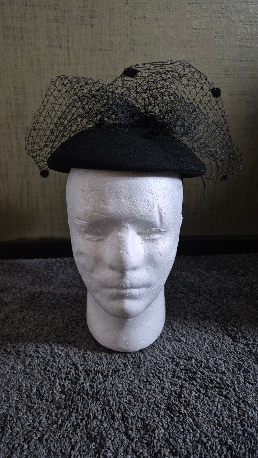 Elegante zwarte dop met sluier en broche, Kleding | Dames, Hoed, One size fits all, Ophalen of Verzenden, Onbekend