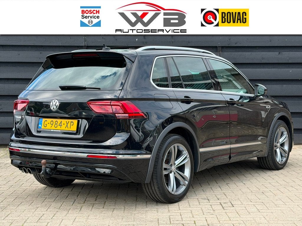 Volkswagen Tiguan 1.5 TSI R Line I ACC I PANO I Trekhaak I A, Auto's, 4 cilinders, Alcantara, Zwart, Origineel Nederlands