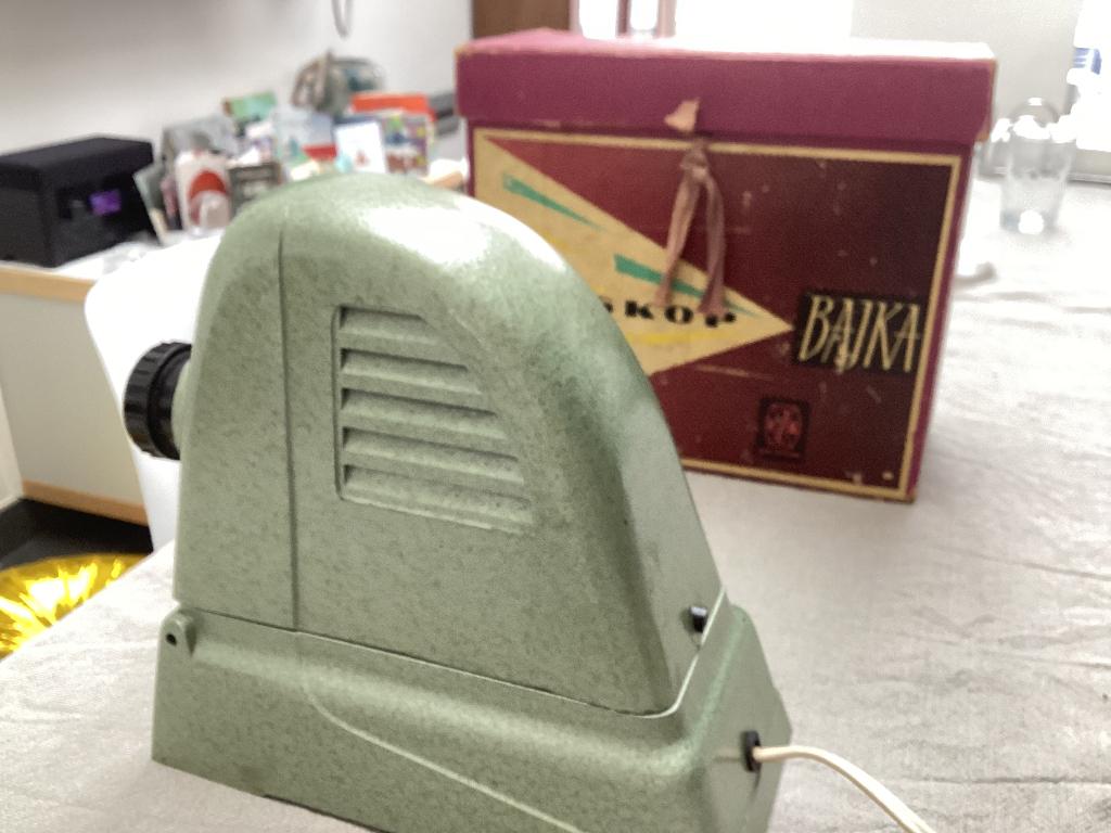 Bajka projector met Kuifje filmpjes, Ophalen of Verzenden, Gebruikt