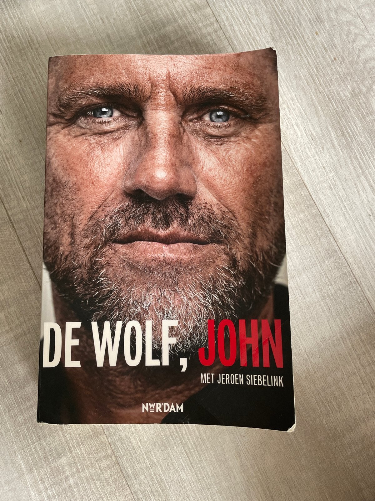 De Wolf, John - Gesigneerd exemplaar, Boeken, Biografieën, Ophalen of Verzenden, Zo goed als nieuw, Sport