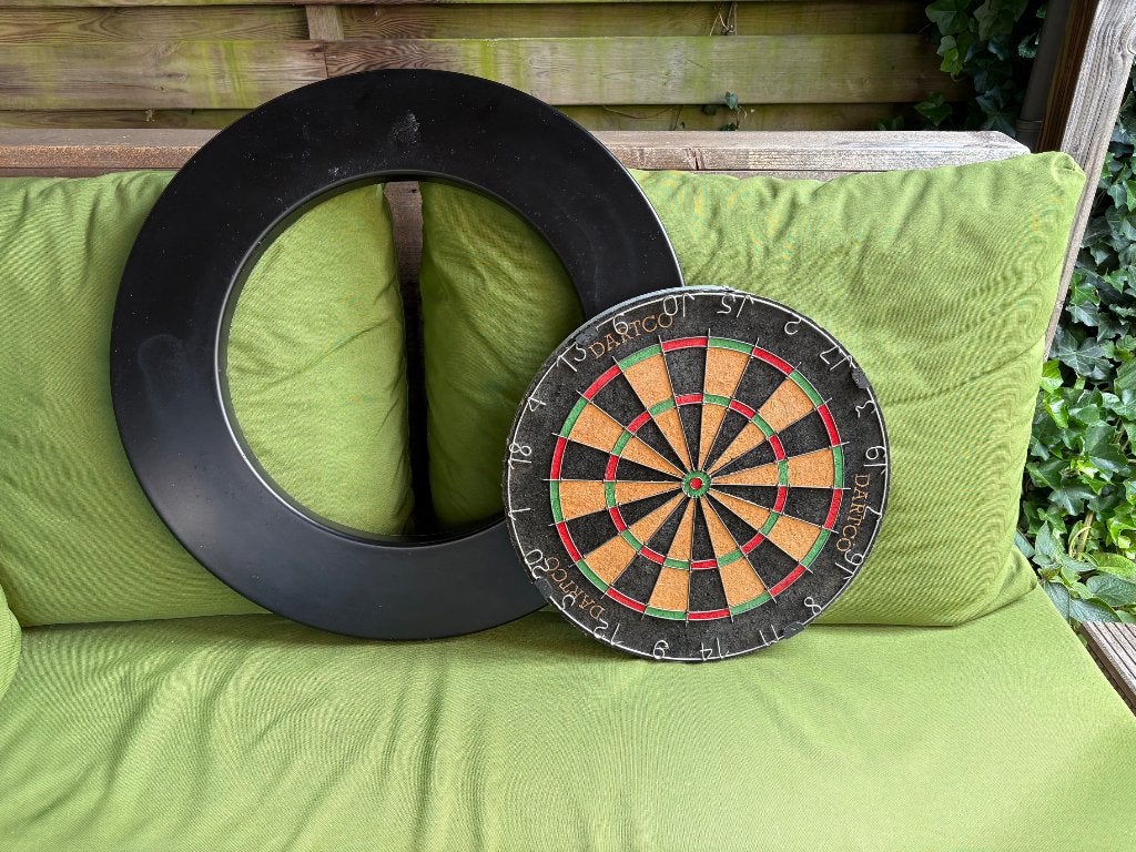 Dartbord met surround, Ophalen, Zo goed als nieuw, Dartbord
