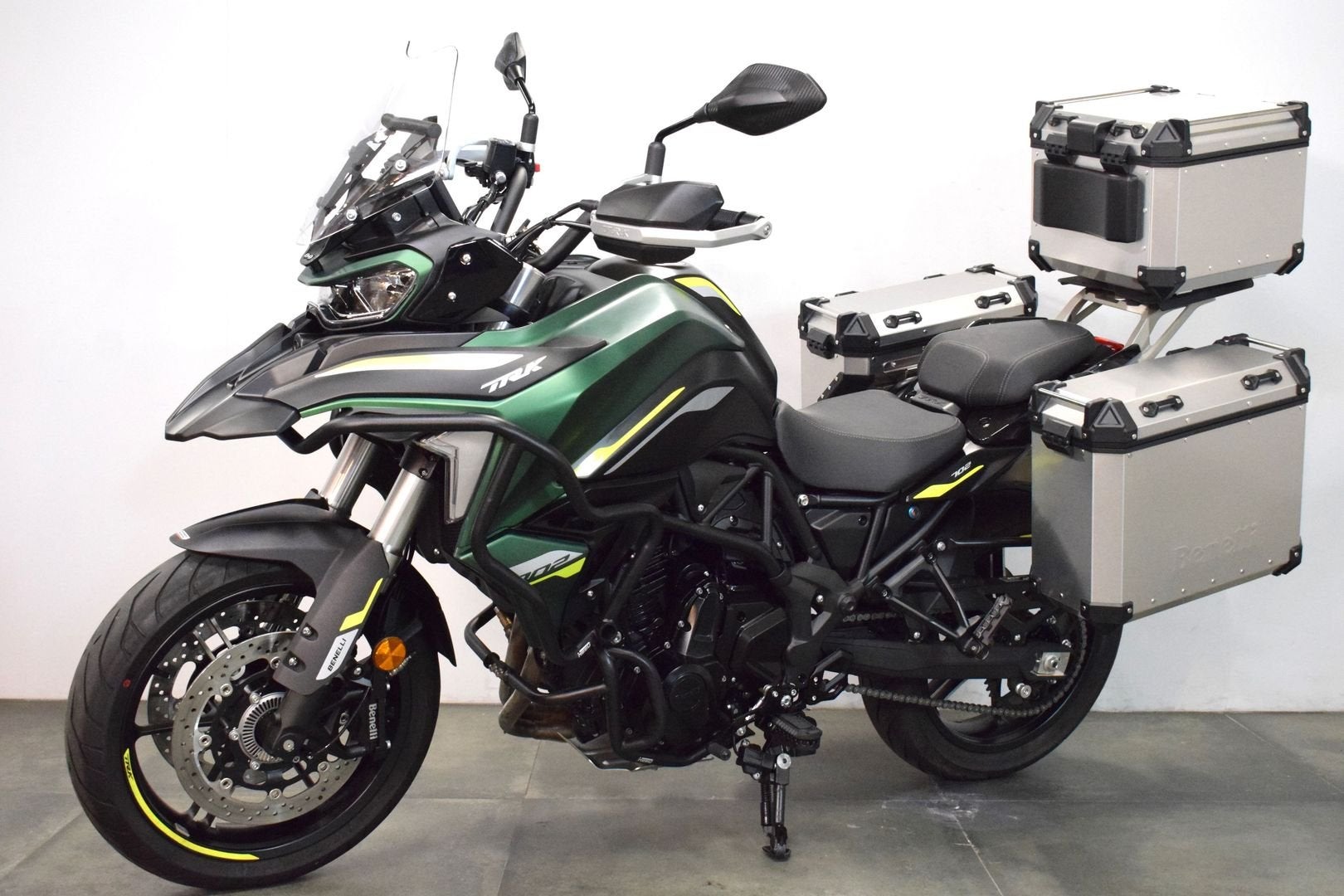 BENELLI TRK 702 (bj 2024) ABS Verlaagde uitvoering 3 koffers, Motoren, 2 cilinders, Motorrijbewijs A, Bedrijf, Onbekend