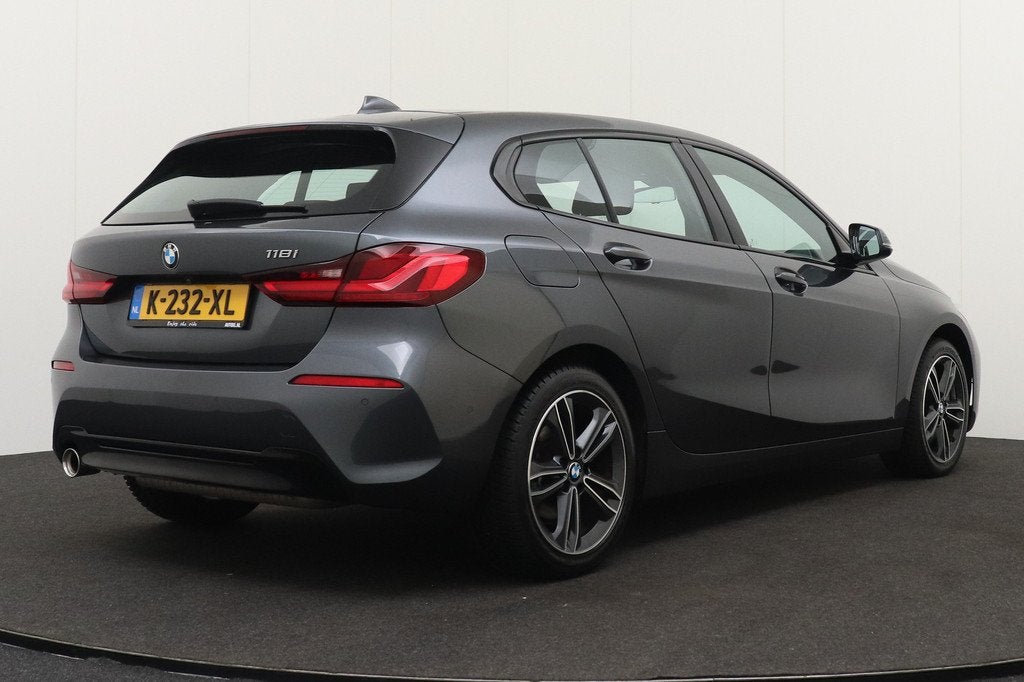 BMW 1-serie 118i 136 PK Aut. Executive Carplay Sfeeverlichti, Auto's, BMW, 136 pk, Gebruikt, Leder en Stof, Origineel Nederlands