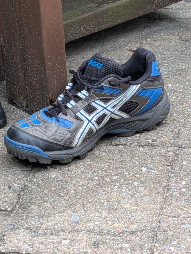 sportschoenen kunstgras, Ophalen of Verzenden, Zo goed als nieuw, Schoenen