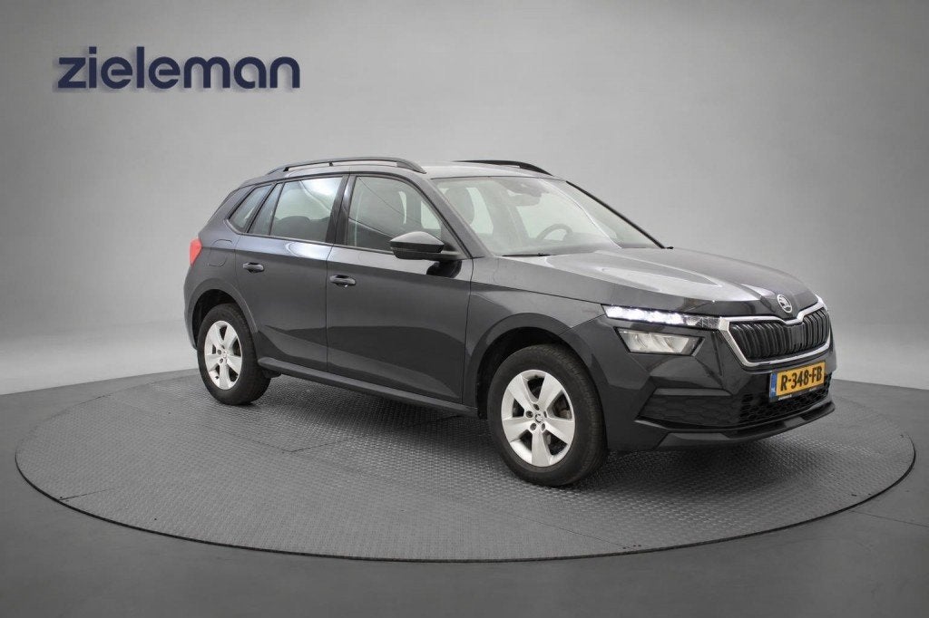Skoda KAMIQ 1.0 TSI Ambition - Carplay, Cruise, Clima, Auto's, Gebruikt, Euro 6, Met garantie (alle), 620 kg