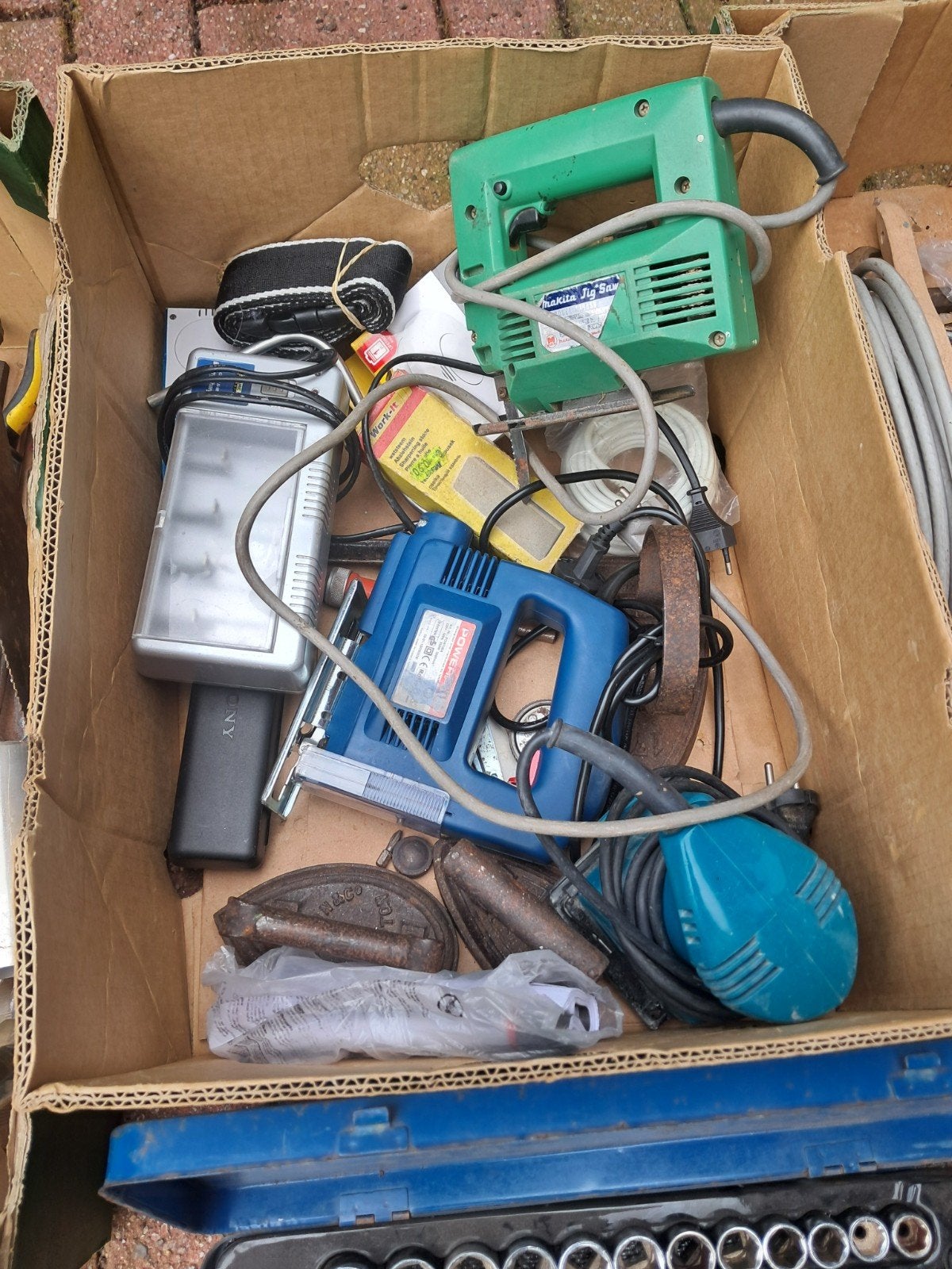 Foto 3 van Grote partij gereedschap: handgereedschap en elektrisch
