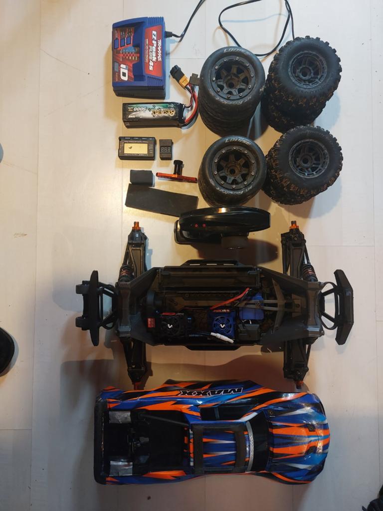 MOET WEG Traxxa Maxx V2 met upgrades, accu,lader en extra's, Elektro, Gebruikt, Auto offroad, Ophalen of Verzenden