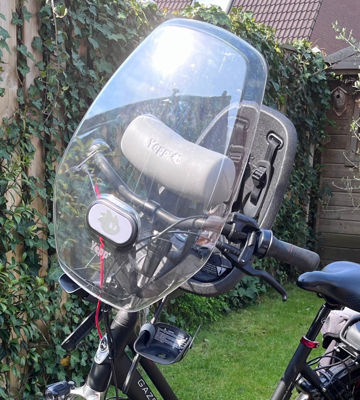 Thule Yepp Nexxt Mini Voorzitje + Windscherm + Slaaprol, Ophalen of Verzenden, Gebruikt, Voorzitje, Voetsteuntjes