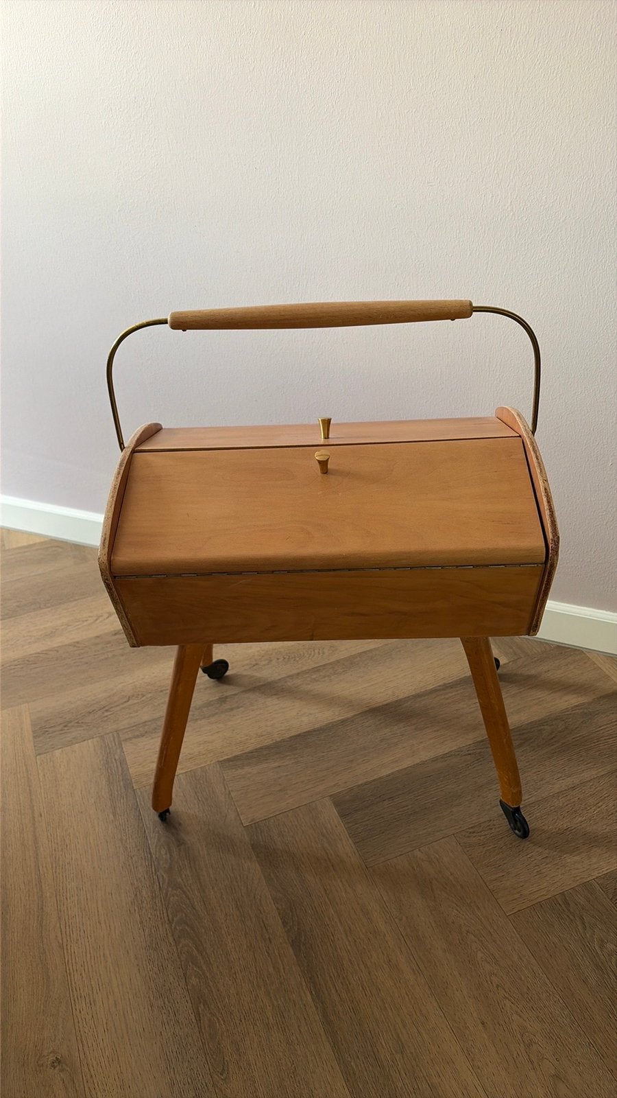 Vintage naaikistje op pootjes - jaren 50 60, Verzamelen, Ophalen, Huis en Inrichting