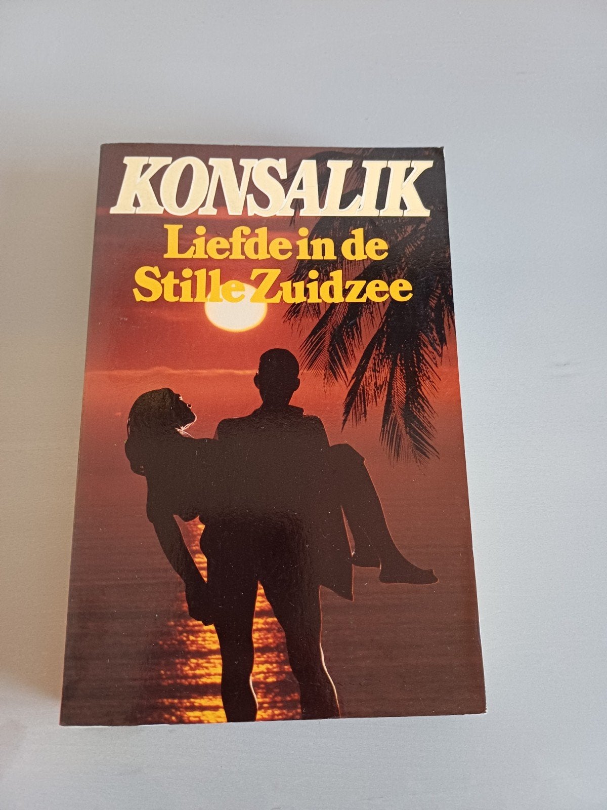 Konsalik; Liefde in de Stille Zuidzee, Boeken, Ophalen of Verzenden, Gelezen