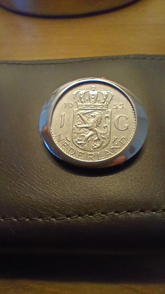 1 gulden Nederland 1955 in hanger/ broche zilver gemerkt, Verzenden, Koningin Juliana, 1 gulden, Zilver