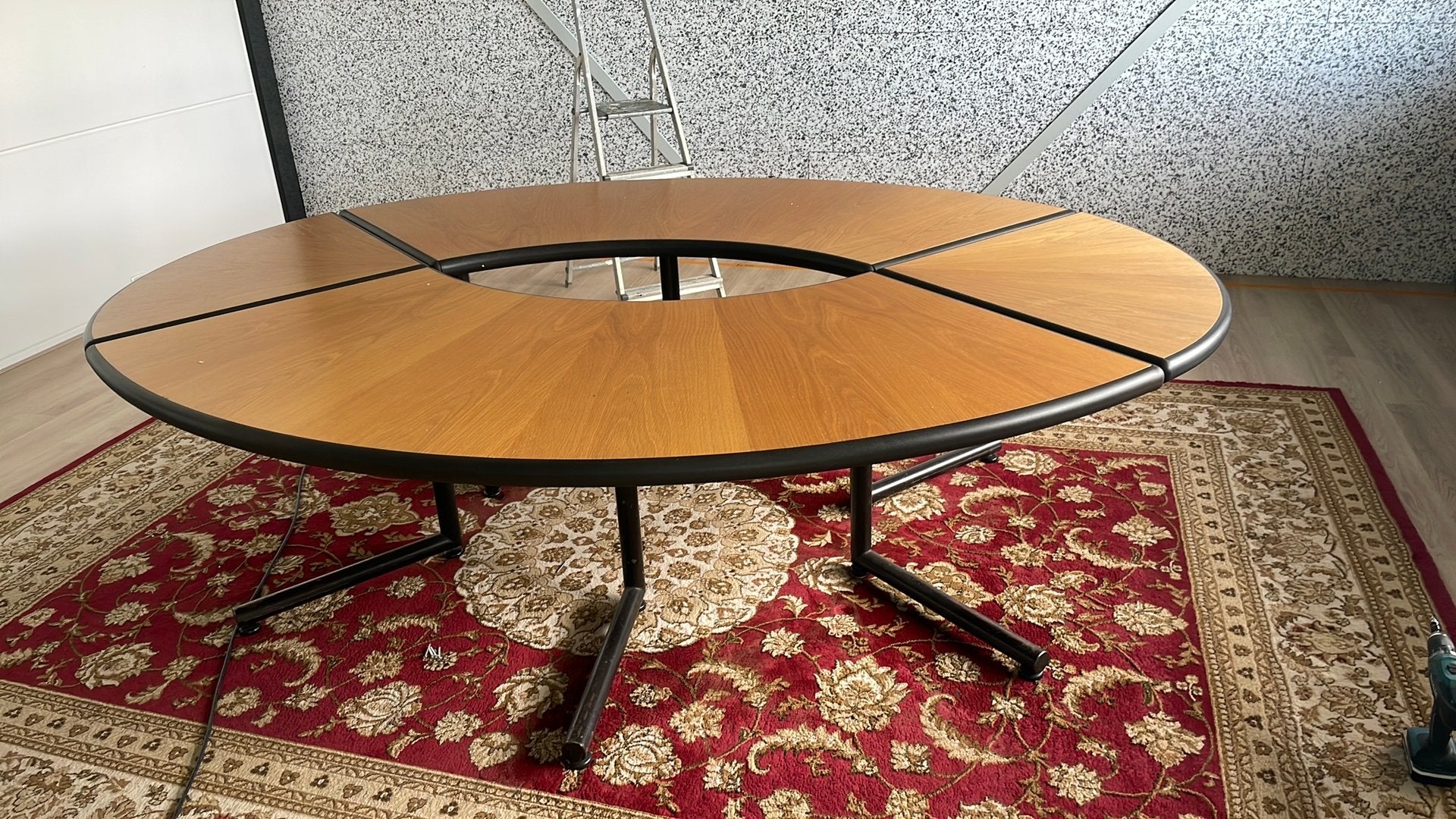 Gratis vergadertafel., Ophalen, 50 – 75, 200 cm of meer, Zo goed als nieuw