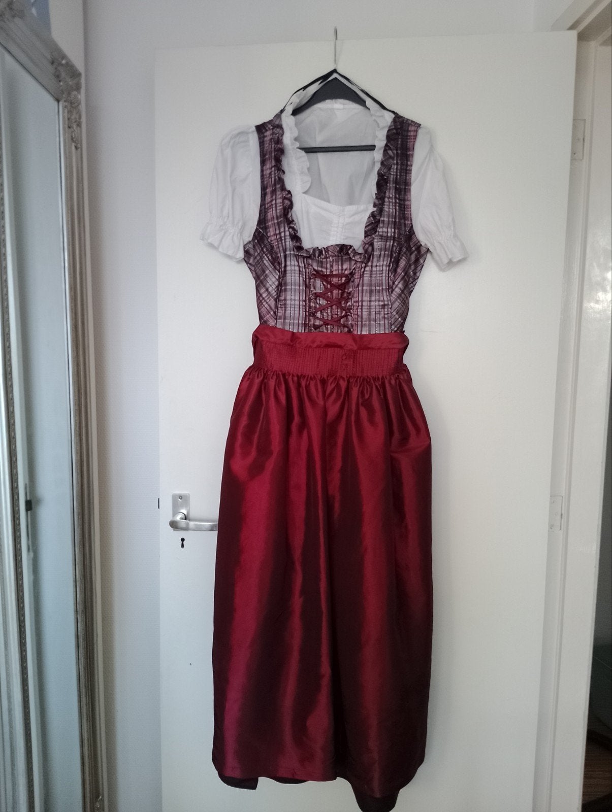 Dirndl jurk - oktoberfest - maat 42, Carnaval, Maat 42/44 (L), Ophalen of Verzenden, Kleding