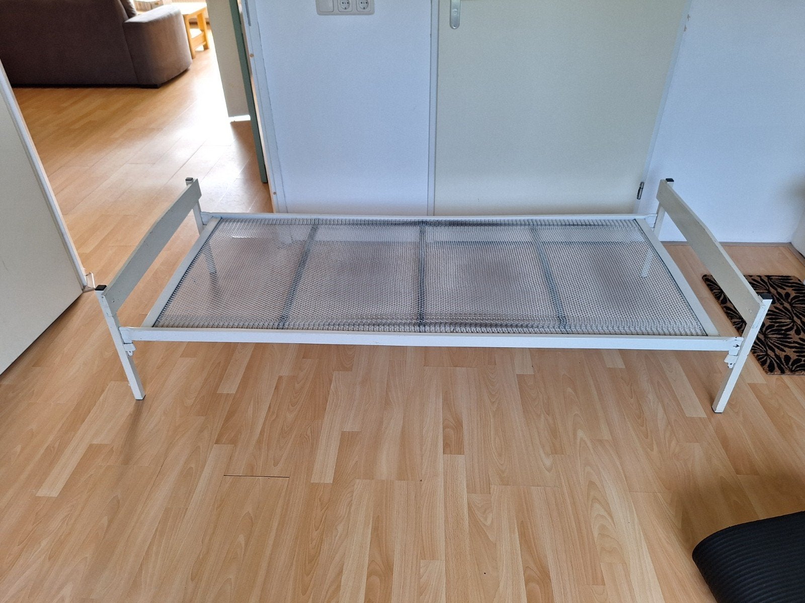 Eenpersoonsbed met metalen frame, Huis en Inrichting, Ophalen, Gebruikt, Eenpersoons, Wit