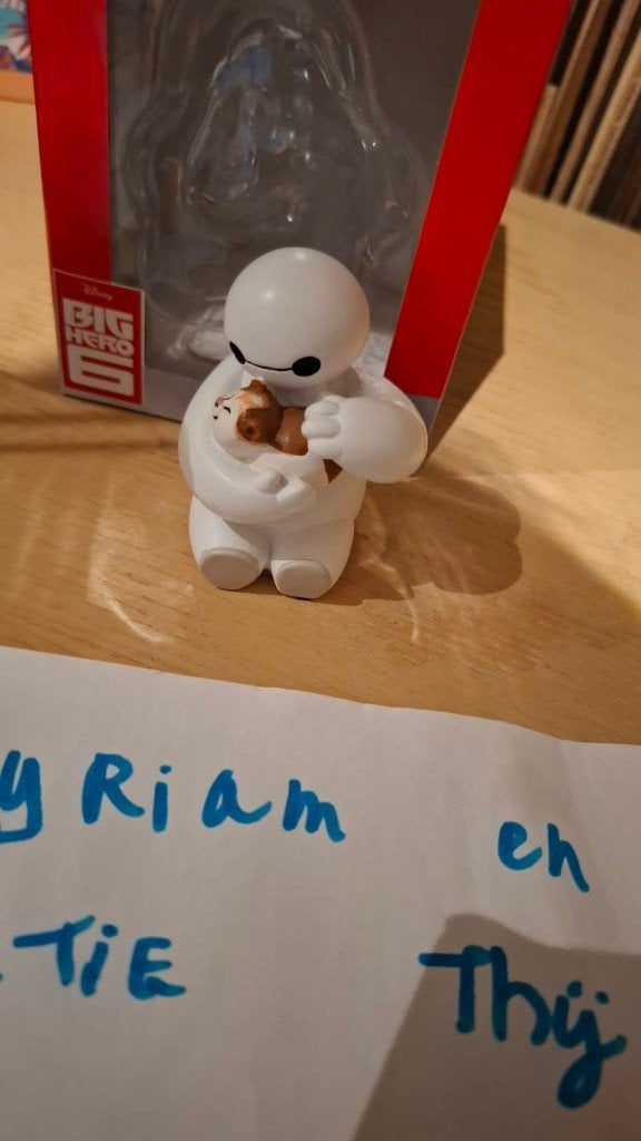 Disney Big Hero 6 Baymax en Kat Showcase beeld, Ophalen of Verzenden, Overige figuren, Zo goed als nieuw, Beeldje of Figuurtje