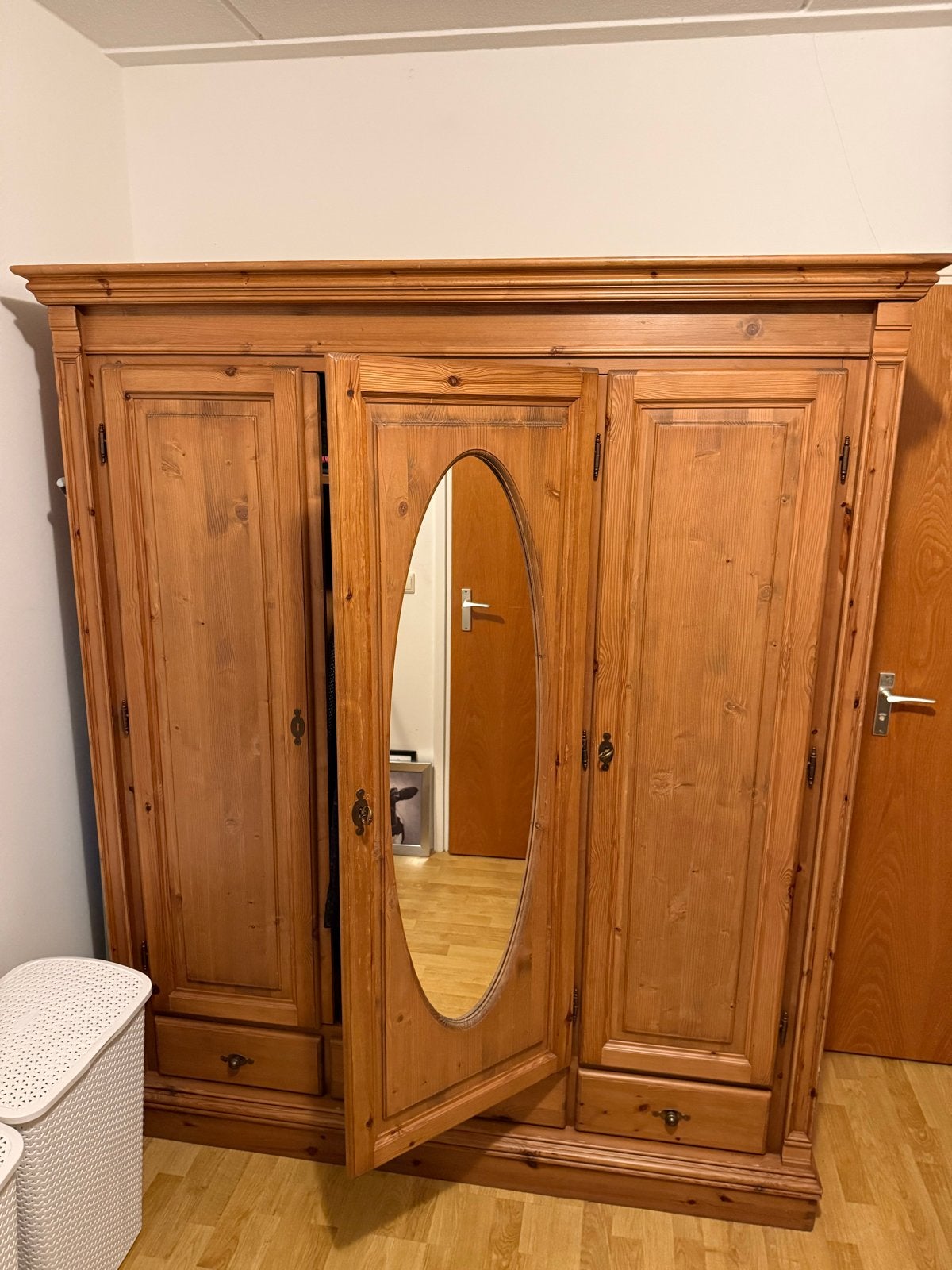 Massief houten kledingkast met spiegel en lades, Ophalen, Gebruikt, Met lade(s), 150 tot 200 cm