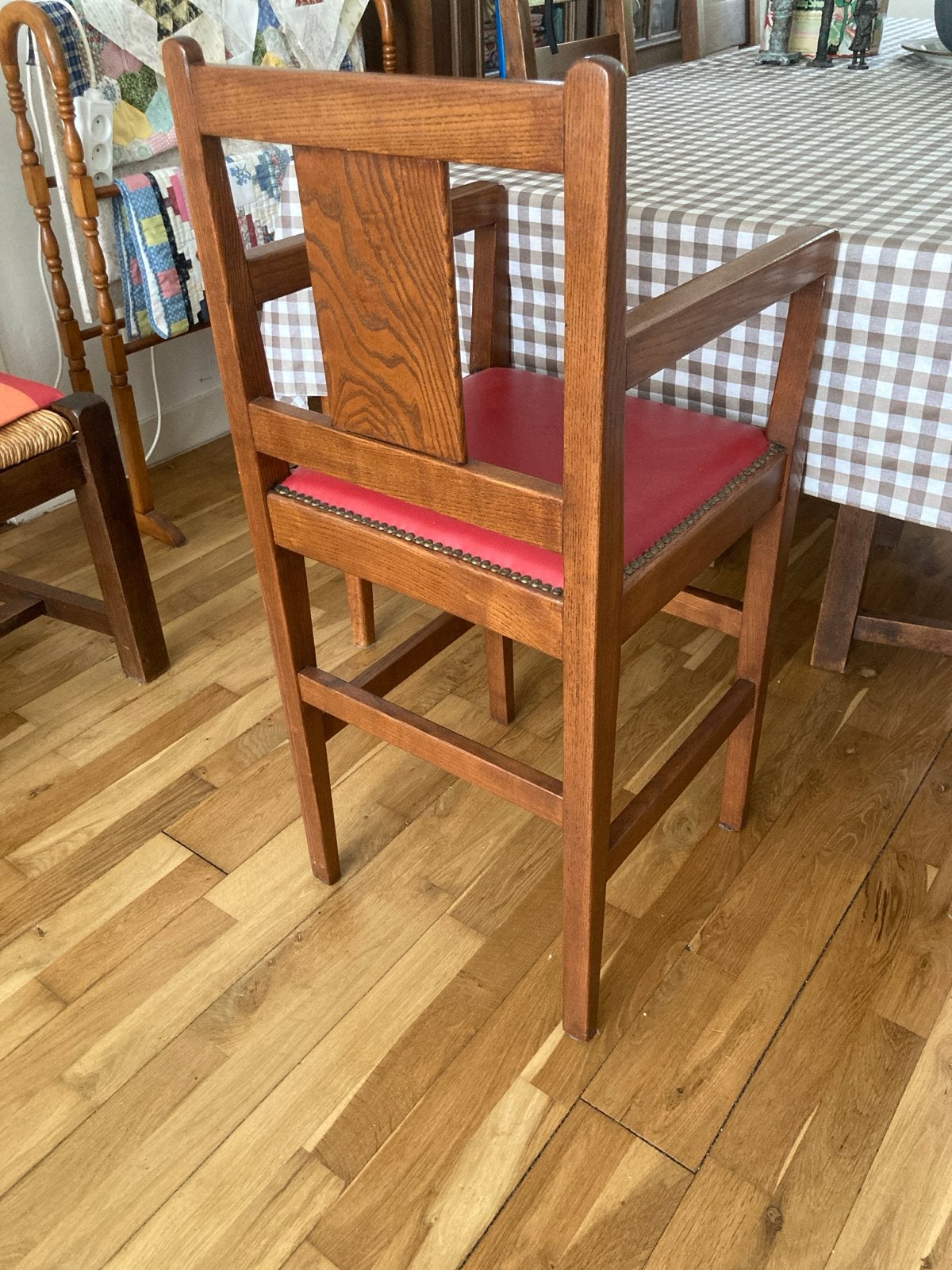 Antieke kinderstoel (1931) gerenoveerd met leer, Kinderen en Baby's, Kinderstoelen, Ophalen, Gebruikt, Overige typen