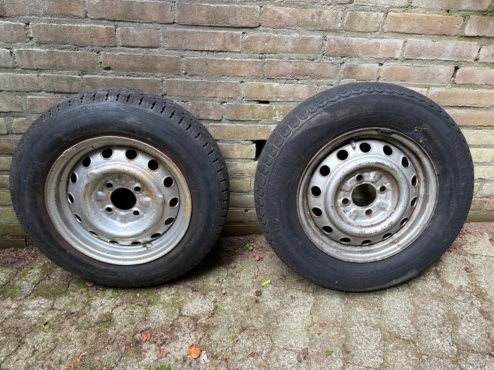 Pirelli Cinturato P3 banden met stalen velgen 185/70 SR14, Auto-onderdelen, Banden en Velgen, Ophalen, 14 inch, Gebruikt, Banden en Velgen