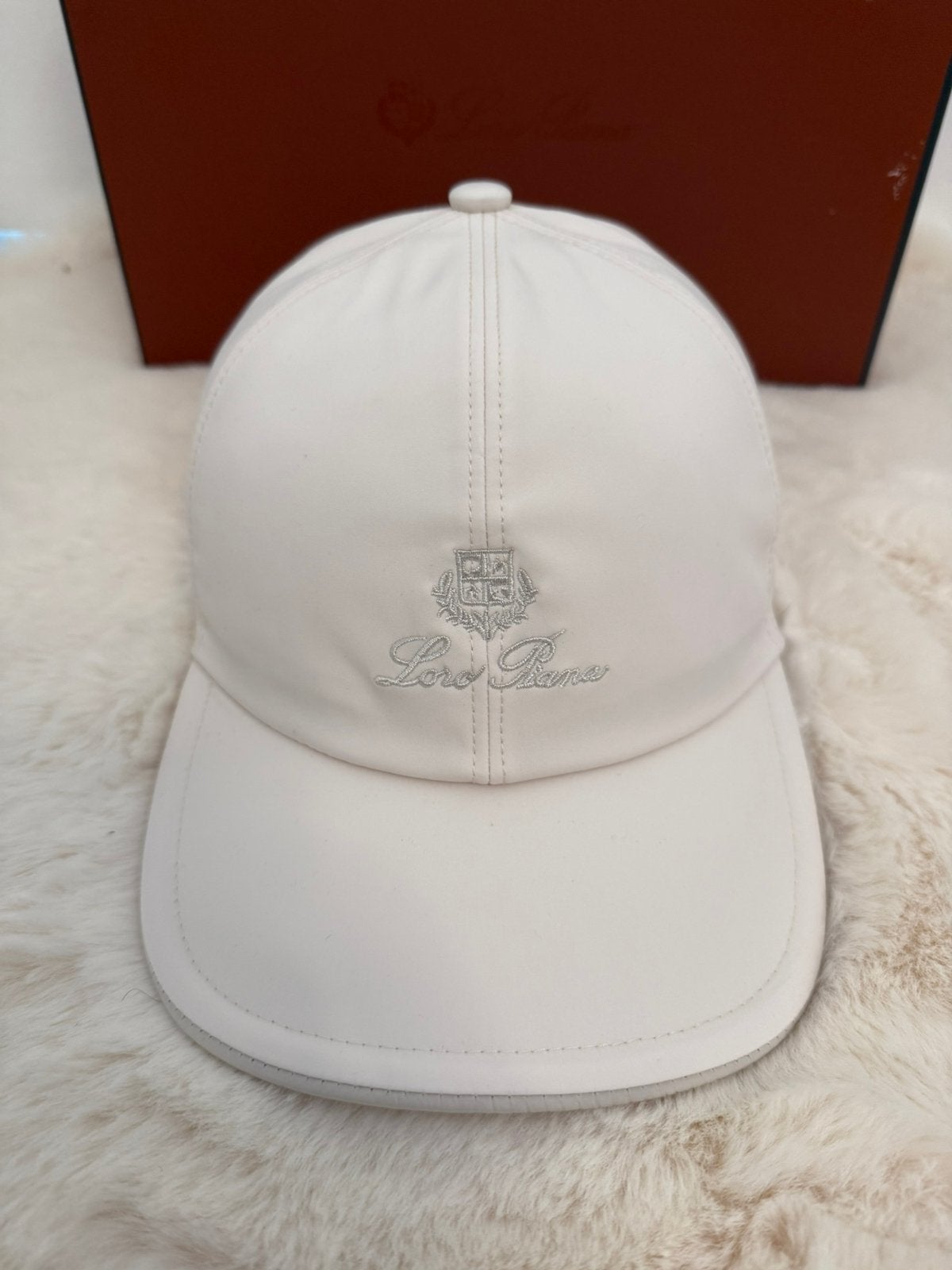 Foto 11 van Loro Piana Pet - 6 Kleuren