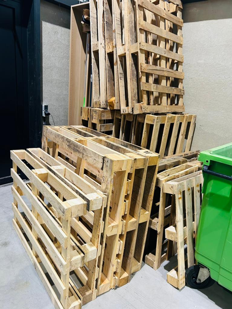 Gratis pallets, Doe-het-zelf en Verbouw, Hout en Planken, Ophalen, Zo goed als nieuw, Pallet, Minder dan 200 cm