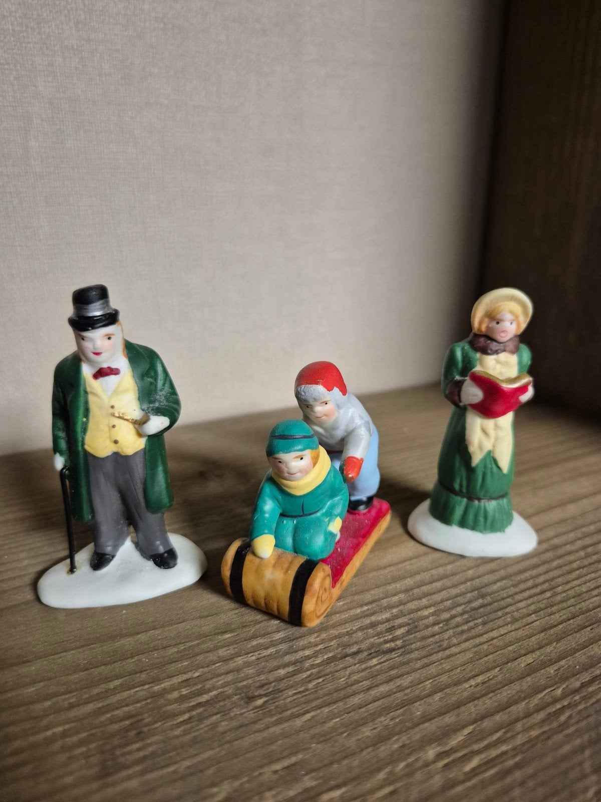 lemax porcelijnen figuren set kerstdorp kersthuisjes, Diversen, Kerst, Ophalen of Verzenden, Zo goed als nieuw