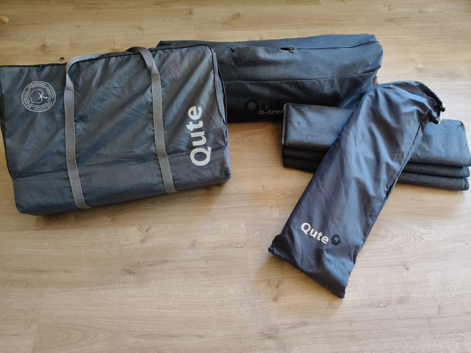 Campingbedje met accessoires, Ophalen