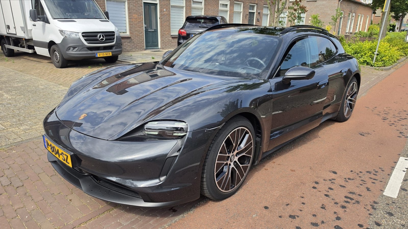 Porsche Taycan Sport Turismo 326pk 2022 Grijs 65000km