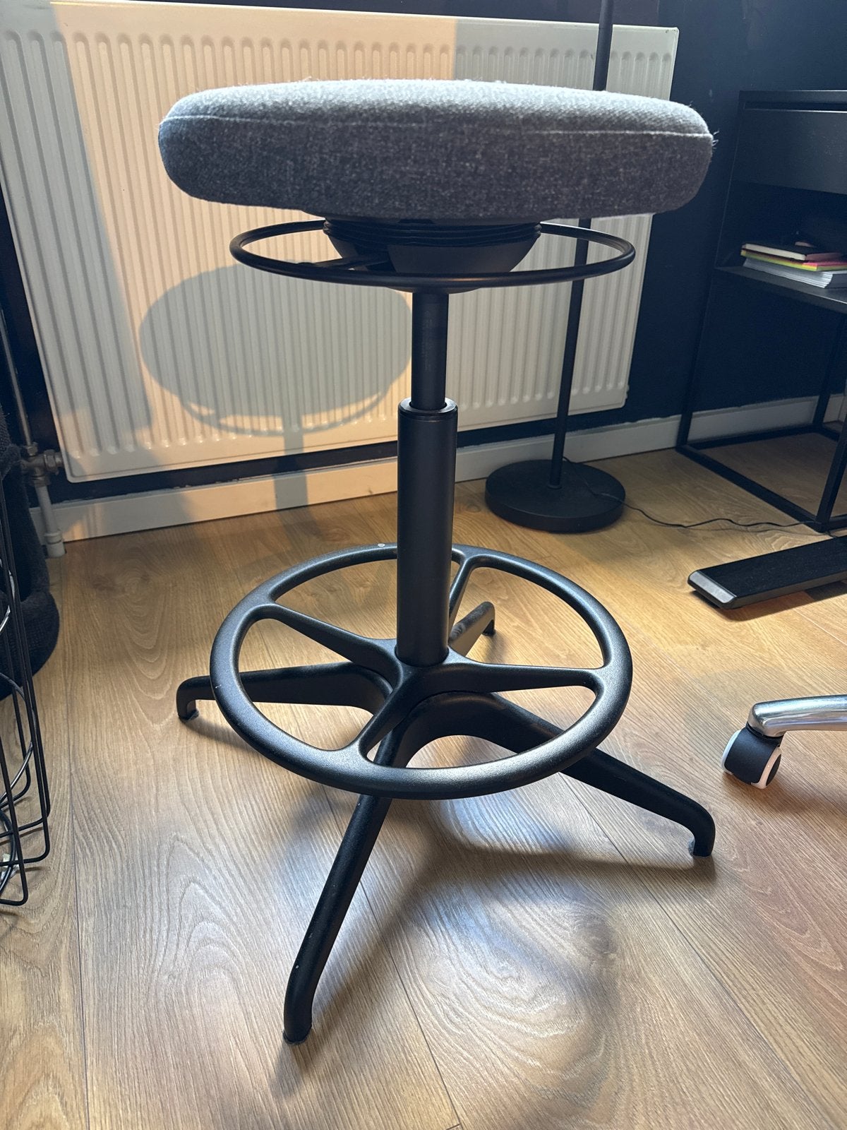 IKEA LIDKULLEN Zit/Sta Kruk - Grijs/Zwart, Ophalen, Zo goed als nieuw, Eén, Stof
